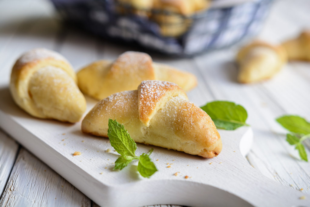 Sweet rolls with vanilla pudding filling
